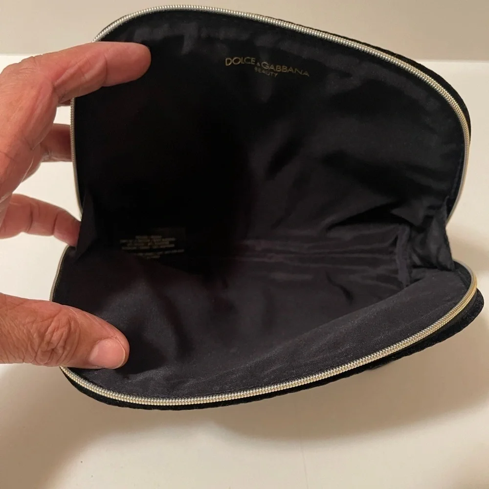 Dolce Gabbana, New beauty bag velvet black color with the gold letter